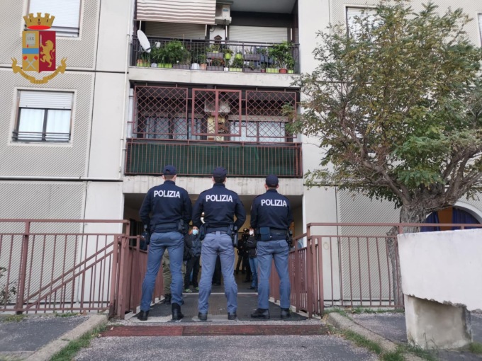 ROMA: TOR BELLA MONACA, SGOMBERATI 5 LOCALI OCCUPATI