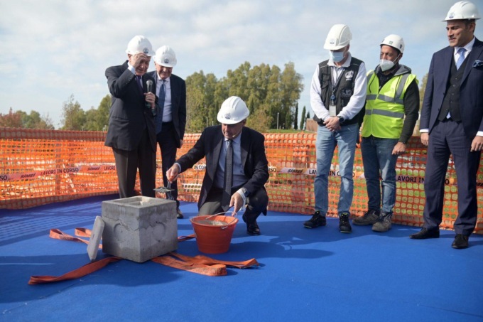 ROMA: “CUBO” AL VIA I LAVORI (video)