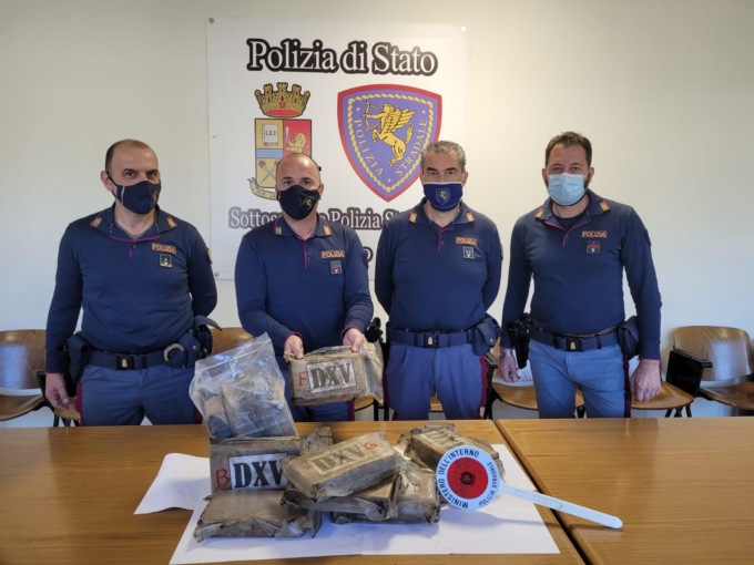 CASSINO: IN AUTO CON 14 CHILI DI COCAINA, DUE ARRESTI