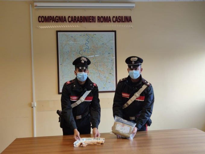 ROMA: PRESO CON UN CHILO DI COCAINA (VIDEO)