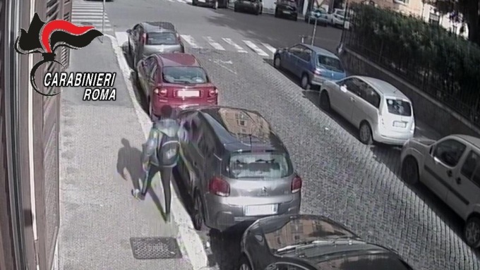 ROMA: INCENDI E AUTO DANNEGGIATE, ARRESTATO