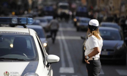 ROMA: ATTI OSCENI IN STRADA E AGGRESSIONE ALLA POLIZIA LOCALE, ARRESTATO