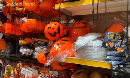 ROMA: MASCHERE E TRUCCHI DI HALLOWEEN PERICOLOSI, IL SEQUESTRO