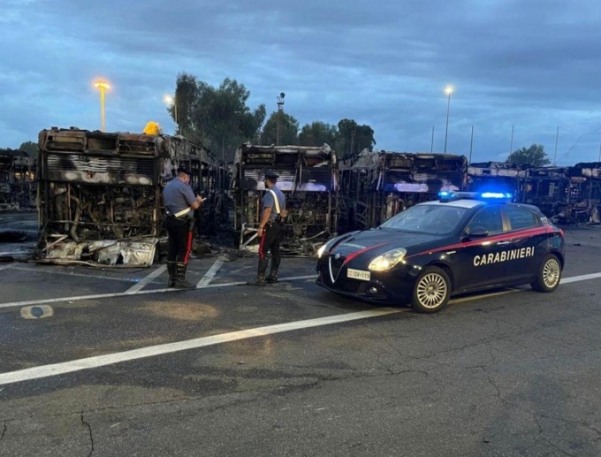 ROMA: FIAMME NELLA RIMESSA ATAC, BRUCIANO 30 BUS