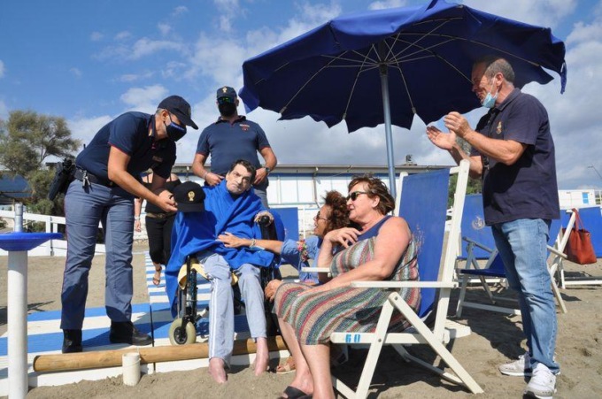 LATINA: UNA GIORNATA IN SPIAGGIA GRAZIE ALLA POLIZIA