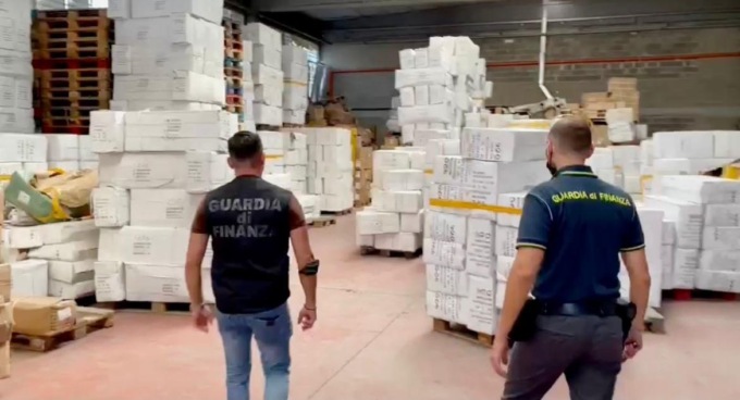 ROMA: MASCHERINE NON SICURE, TRE DENUNCE (VIDEO)
