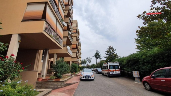 TRAGEDIA A VELLETRI: EX CARABINIERE UCCIDE LA MOGLIE E SI LANCIA DALLA FINESTRA