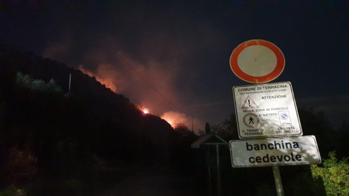 TERRCINA: TEMPIO DI GIOVE, COLLINA A FUOCO (VIDEO)