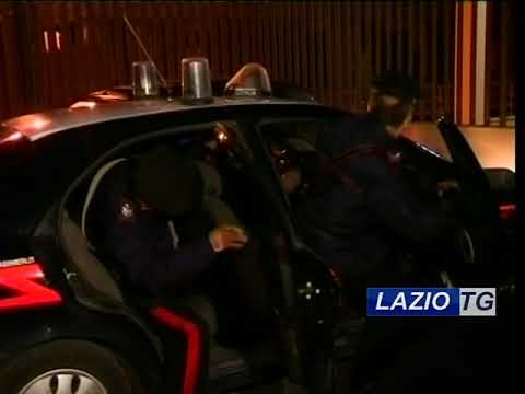 APRILIA: PALPEGGIATA ALLA FERMATA DEL BUS, DENUNCIATO