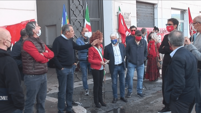 Cassino, sit in dinanzi la sede della Cgil