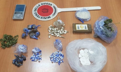 FROSINONE: COCAINA E HASHISH IN CASA, ARRESTATO