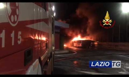 ROMA: MAXI INCENDIO  NEL DEPOSITO DI AUTOBUS