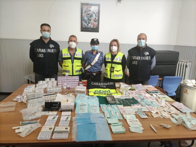 ROMA: FARMACI ESTETICI CONTRAFFATTI, IL SEQUESTRO (FOTO)