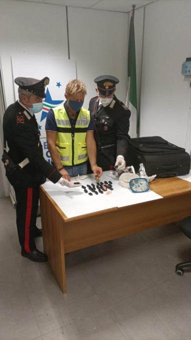 FIUMICINO: ARRESTATO IL CORRIERE “DELLE PASTICCHE DELLA PAZZIA”