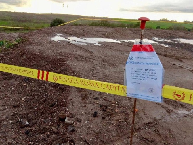 ROMA: SCOPERTA DISCARICA ABUSIVA