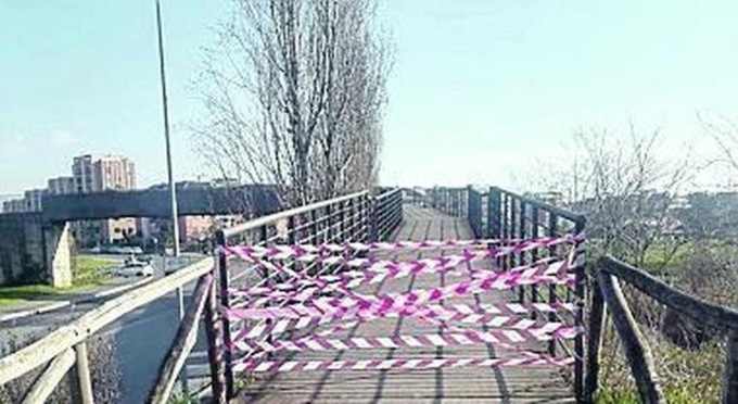 LATINA: PONTI PEDONALI CHIUSI, LA PROTESTA (video)