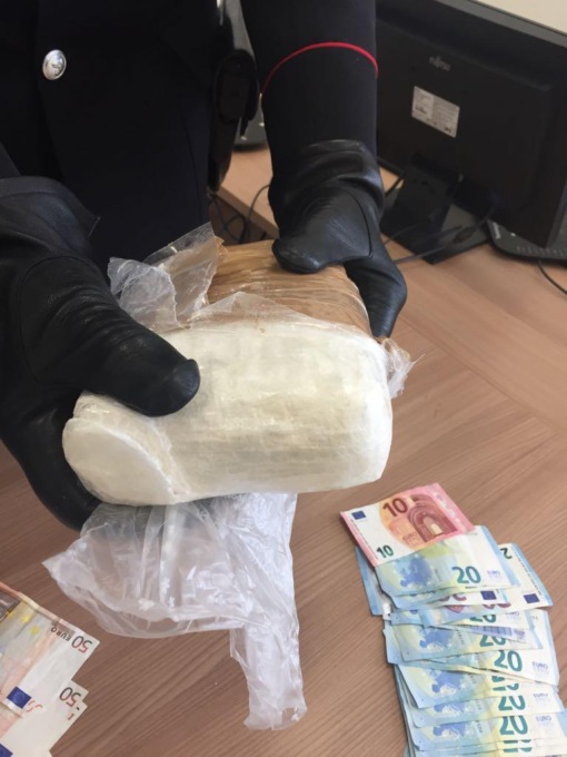 ROMA: DROGA, 15 ARRESTI E INGENTI SEQUESTRI. RAFFICHE DI CONTROLLI DEI CARABINIERI