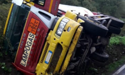 TIVOLI: AUTOCISTERNA GPL FUORI STRADA, INTERVENTO VIGILI DEL FUOCO