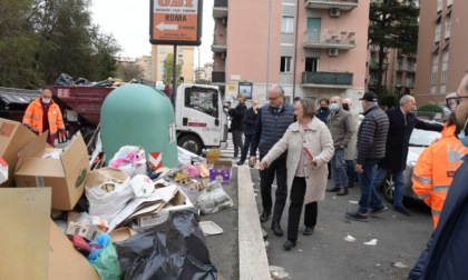 ROMA: RIFIUTI, BLITZ DEL SINDACO GUALTIERI NEL QUARTIERE DON BOSCO