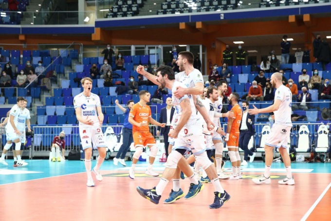PALLAVOLO SUPERLEGA: TOP VOLLEY CISTERNA RICEVE MILANO (VIDEO)