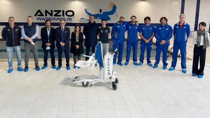 PALLANUOTO: UN SOLLEVATORE PER DISABILI ALLA PISCINA DI ANZIO (VIDEO)