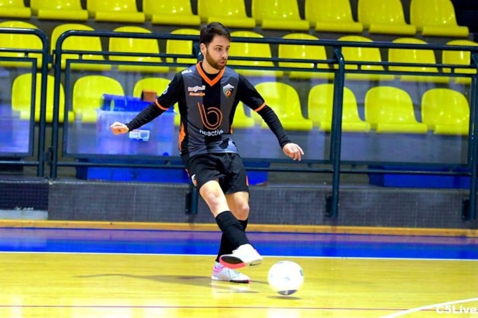 CALCIO A 5: SOSTA PER L’A1. COPERTINA PER A2 MASCHILE E FEMMINILE