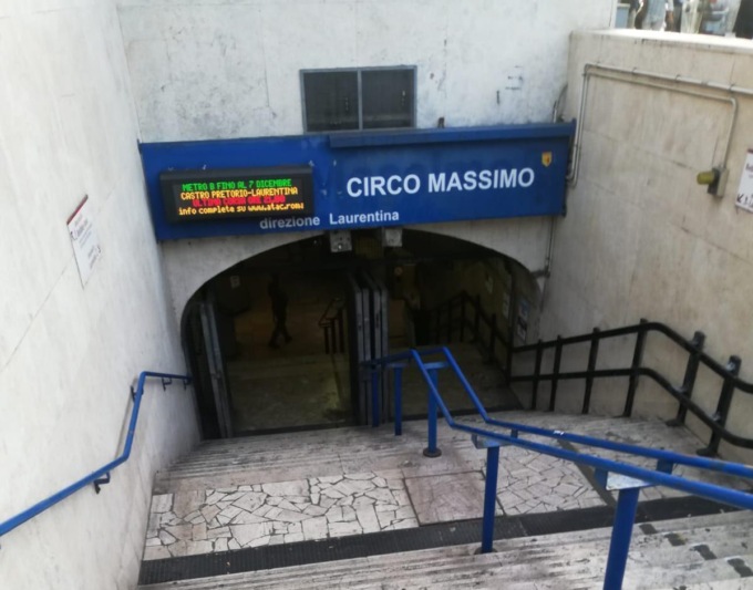 ROMA: METRO B CHIUSA A CIRCO MASSIMO, TRAGEDIA SUI BINARI