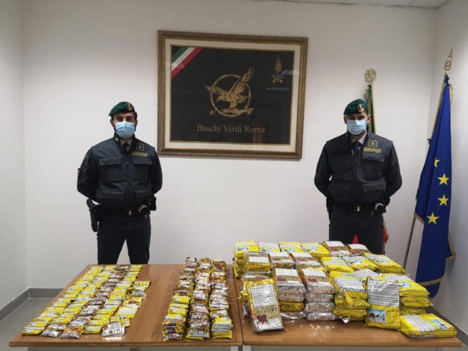 ROMA: USAVA I SOCIAL PER VENDERE DROGA, ARRESTATO (VIDEO)