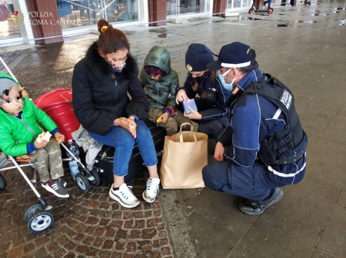 ROMA: LA POLIZIA LOCALE DONA ACCOGLIENZA E SOLIDARIETA’