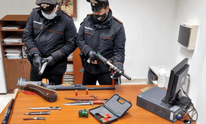 SEZZE: ARMI IN CASA, ARRESTATO
