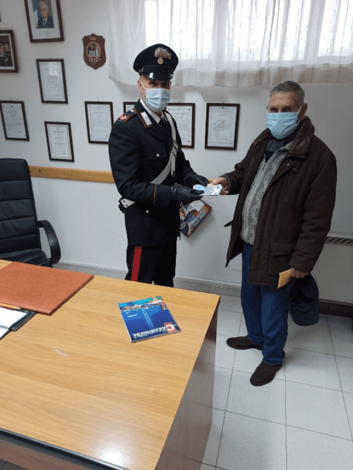 PRIVERNO: TROVA 1400 EURO AL BANCOMAT E CHIAMA I CARABINIERI