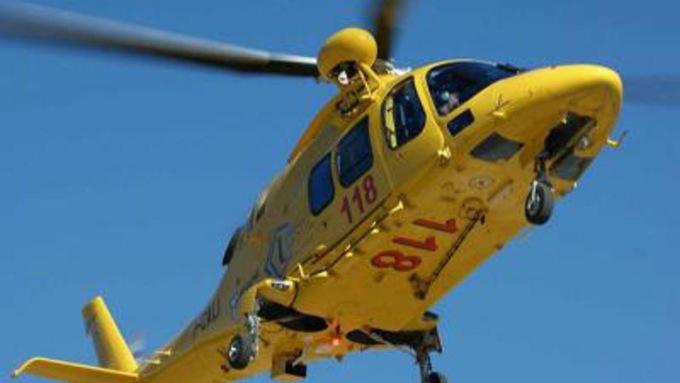Bimbo di 3 anni muore in piscina durante il corso di nuoto