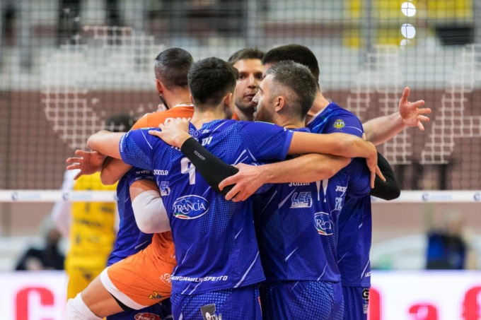 PALLAVOLO SUPERLEGA: DOMANI LA TOP VOLLEY GIOCA A TARANTO (VIDEO)
