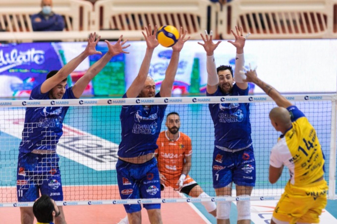 PALLAVOLO SUPERLEGA: TOP VOLLEY CISTERNA-MODENA 2-3 (VIDEO)