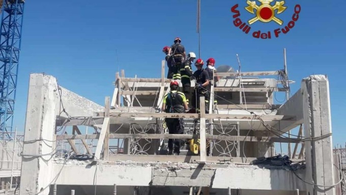 ROMA: PRECIPITA DA UN’IMPALCATURA E MUORE