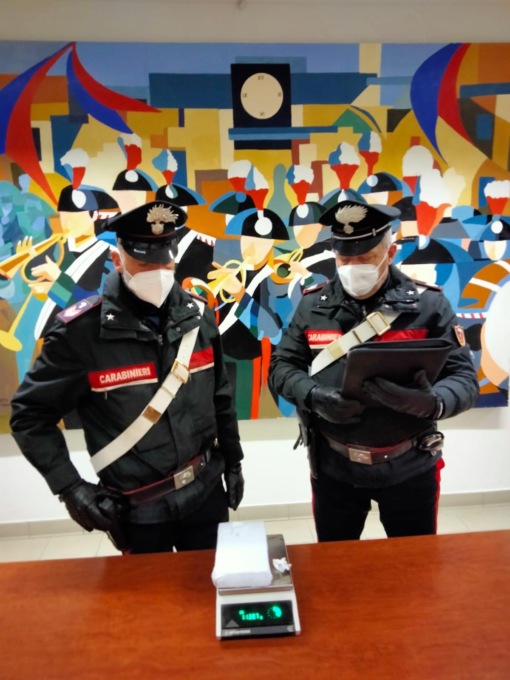 APRILIA: TROVATO CON UN CHILO DI COCAINA, ARRESTATO