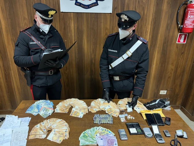 ROMA: DROGA, ARRESTATO STUDENTE CON IL POLLICE VERDE (VIDEO)