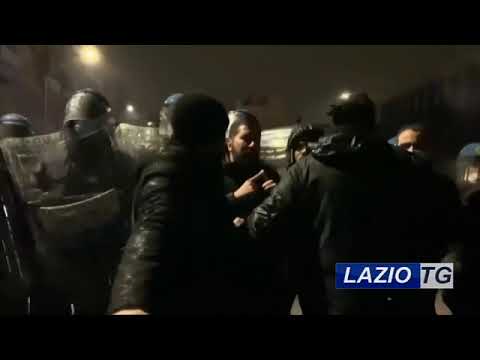 ROMA: SGOMBERO CASAPOUND, FERITI DUE AGENTI