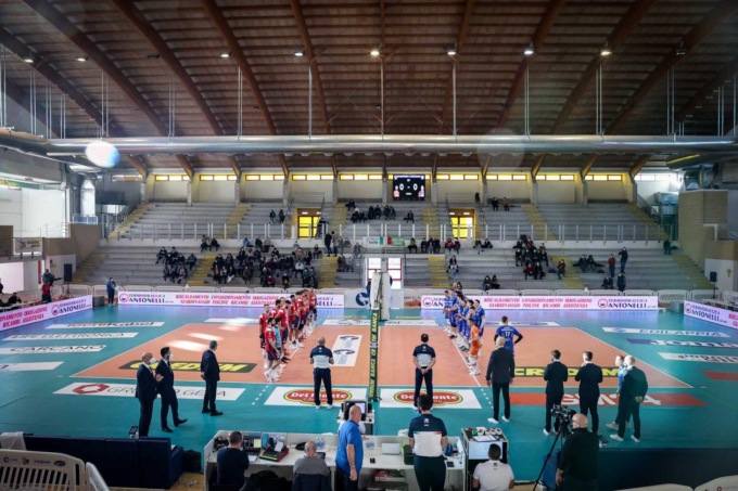 PALLAVOLO SUPERLEGA: LOTTA SALVEZZA CONDIZIONATA DAL COVID (VIDEO)