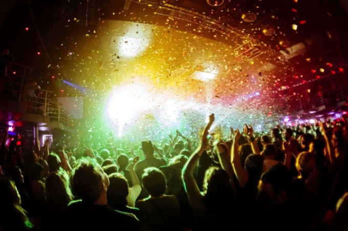ROMA: CONTROLLI ANTICOVID, SIGILLI AD UNA NOTA DISCOTECA