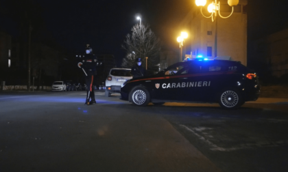 Fermata dai Carabinieri mentre tenta di suicidarsi