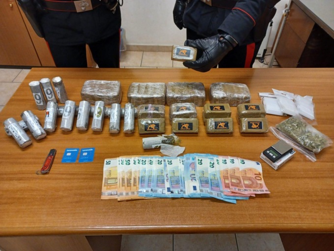 CIVITAVECCHIA: TROVATO CON 5 KG DI HASHISH, ARRESTATO