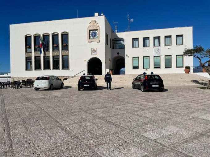 SPERLONGA: CARABINIERI IN COMUNE