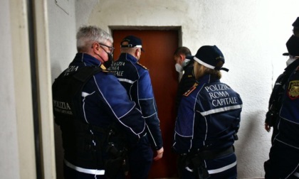 ROMA: TOR BELLA MONACA, LO SGOMBERO DI APPARTAMENTI OCCUPATI ABUSIVAMENTE