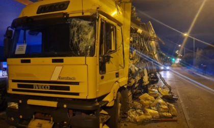 VELLETRI: SCONTRO TRA DUE CAMION, GRAVE 50ENNE