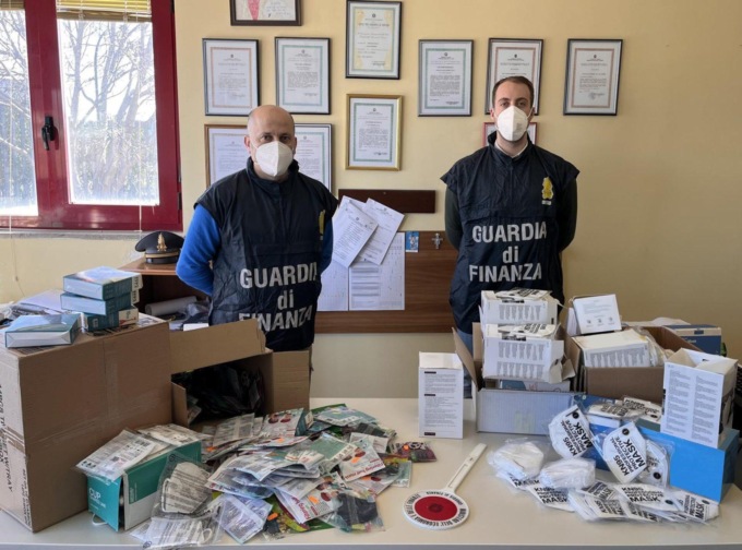 VITERBO: MASCHERINE NON A NORMA, MAXI SEQUESTRO