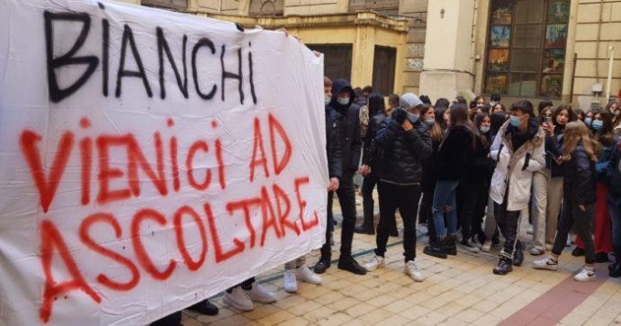 FROSINONE: ESAMI DI MATURITA’, LA PROTESTA (video)