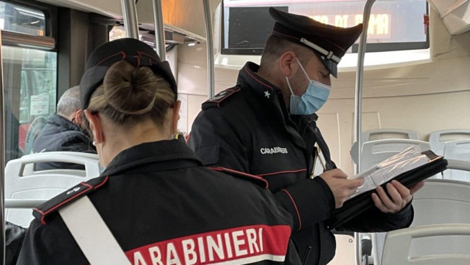 ROMA: CONTROLLI DEI CARABINIERI ANCHE IN PROVINCIA, 72 MULTE