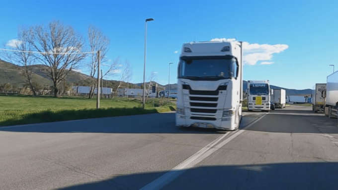 FONDI: PROSEGUE AD OLTRANZA LA PROTESTA DEGLI AUTOTRASPORTATORI
