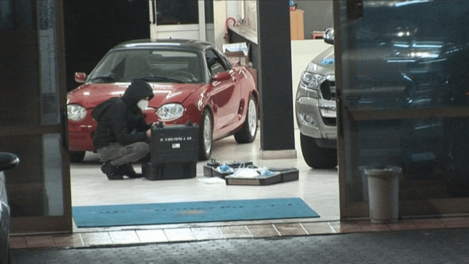 FORMIA: SPARATORIA IN AUTOSALONE, FERITO GUSTAVO BARDELLINO